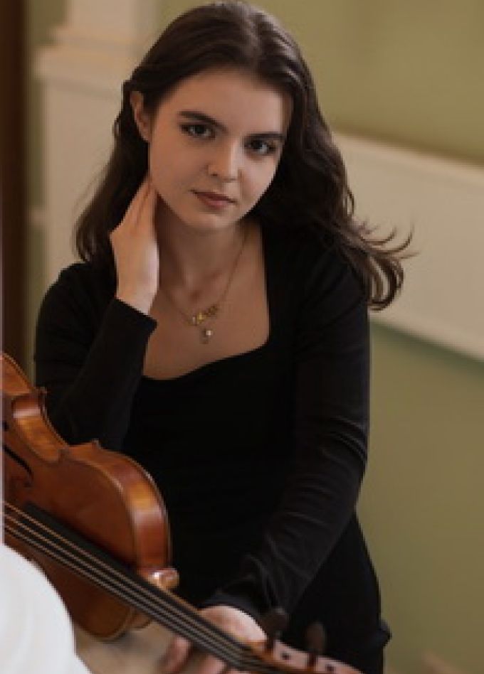 Ягмур Туна (скрипка)